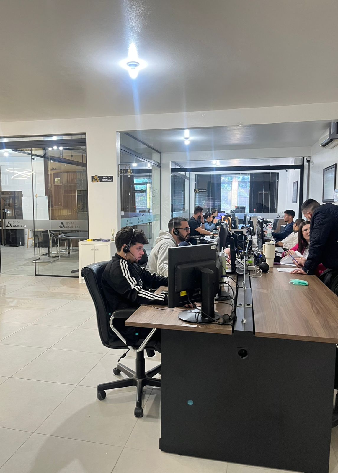 Visão geral do escritório da Agilizza Promotora